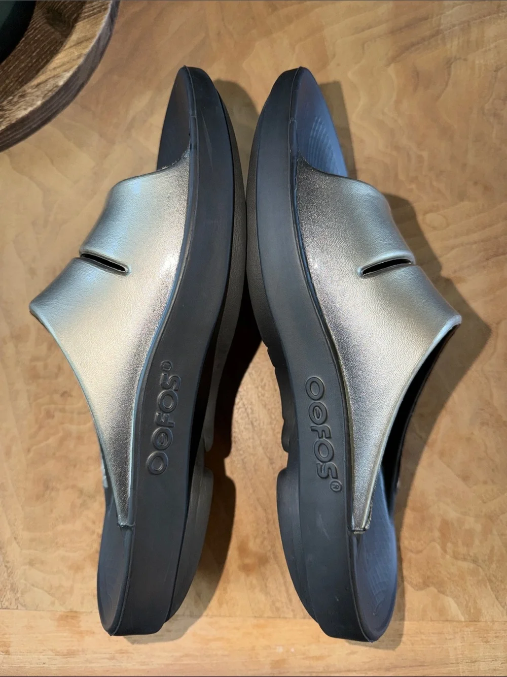 Oofos Ooahh Luxe Slides Size 11